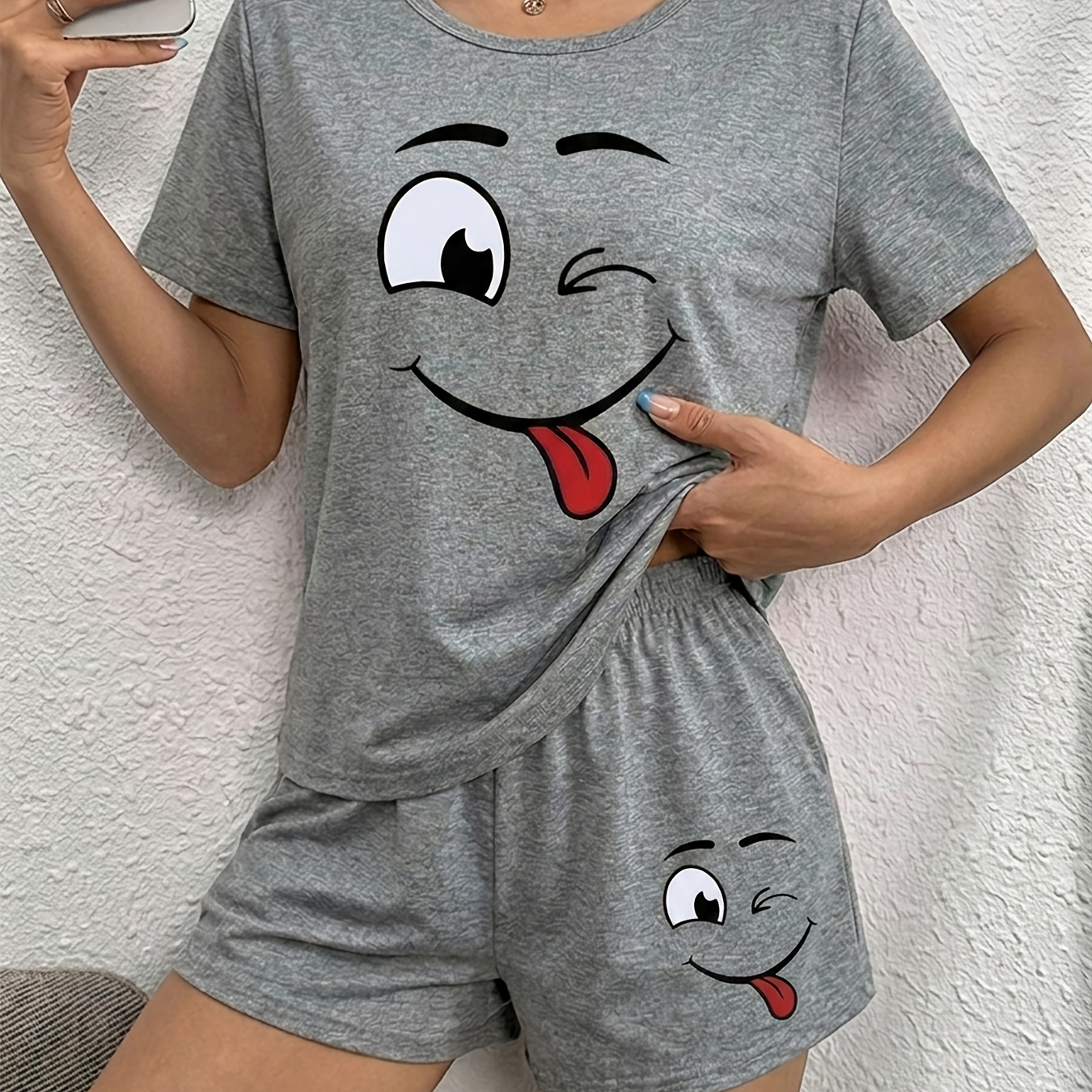 סט פיג'מה קצרה כפולה לנשים עם הדפס פרצוף מחייך
