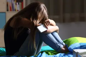 בן 14 חשוד שסחט קטינה: דרש ממנה לקיים איתו אקטים מיניים – ואיים לפגוע בה