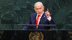 נתניהו מגן על הפעולה הצבאית הישראלית כאשר נציגים יוצאים לפני נאום האו"ם