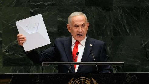 נתניהו עלה לנאום באו"ם, ועשרות נטשו. הוא הציג ביפר וענה לא-שרע: "היו יהודים בגולן עוד בתנ"ך"