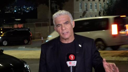 לפיד ל-ynet בצאתו מהעדכון הביטחוני: בכל תרחיש, "הבחירות יתקיימו במועדן"