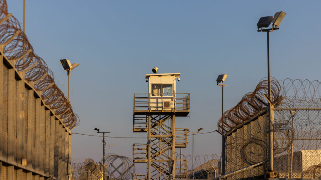 12 אנשי שב"ס נאשמים בהמתה בקלות דעת של אסיר ביטחוני ובתקיפת 8 אסירים נוספים