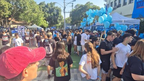 איזנקוט, בנט ואוחנה ניסו לשכנע: היום – בחירות בתיכון שחזה את המהפכים