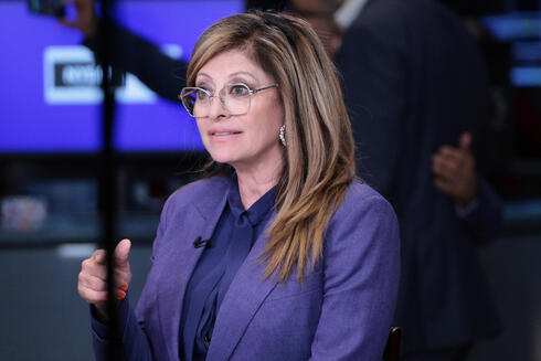 המגישה הוותיקה שמחבב טראמפ פוטרה במפתיע: "העבירה מידע פנימי לבית הלבן"