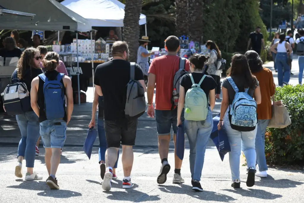 67% מהסטודנטים לא מצליחים לחסוך, 29% שוקלים לעזוב את הארץ | סקר
