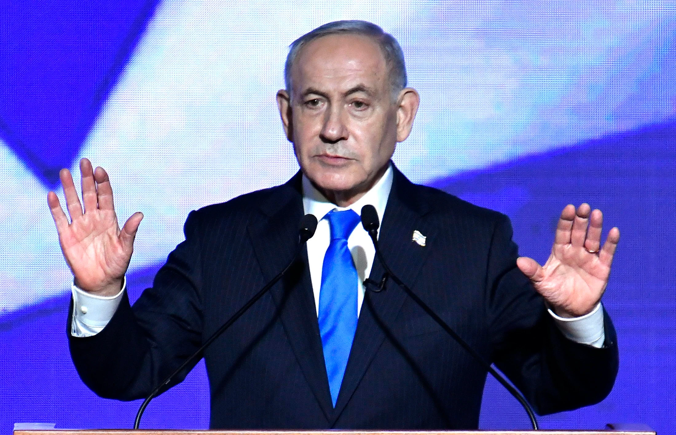 תקיפת הדיפלומטים ביו"ש: נתניהו הטיל ספק, וסער מתח ביקורת על "אי תיאום הביקור"