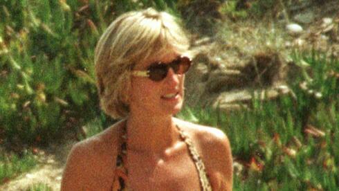 סרטון הסקס המלכותי והמזויף שהפיל את הצהובון הבריטי