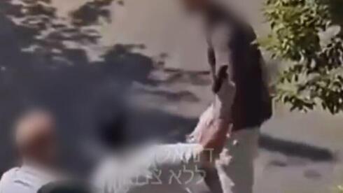ויכוח על חניה הסתיים באיומי אקדח: "אני משוגע פי אלף ממך!" | תיעוד