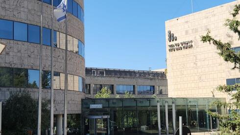 בכיר משרד התחבורה "חילטר" 8 שנים בעבודה נוספת, וכעת מתברר: אישור לא היה